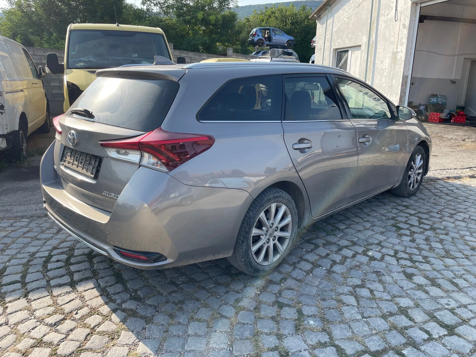 Toyota Auris 1.2i TURBO - изображение 3