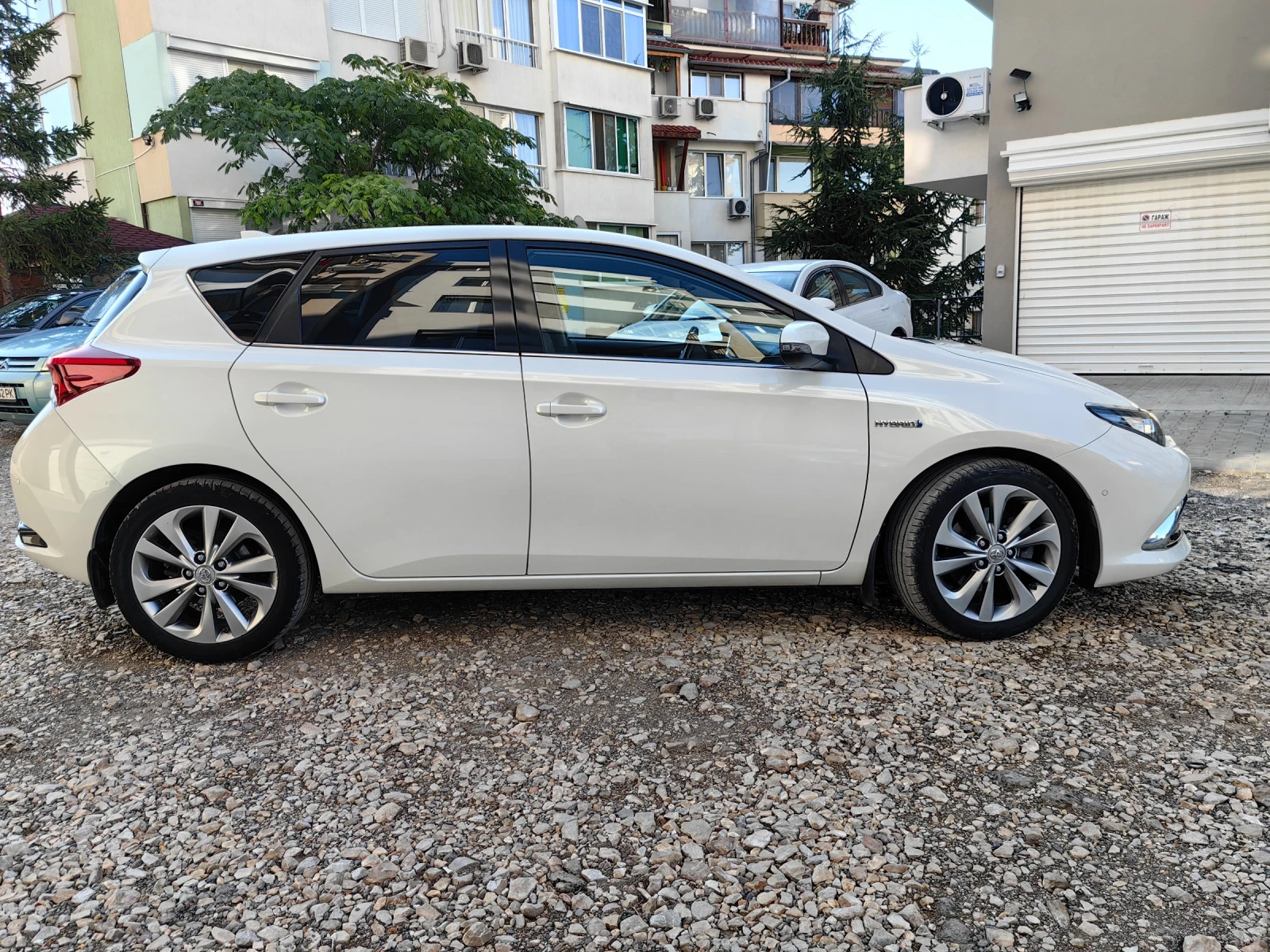 Toyota Auris 1.8 SOL HYBRID - изображение 3