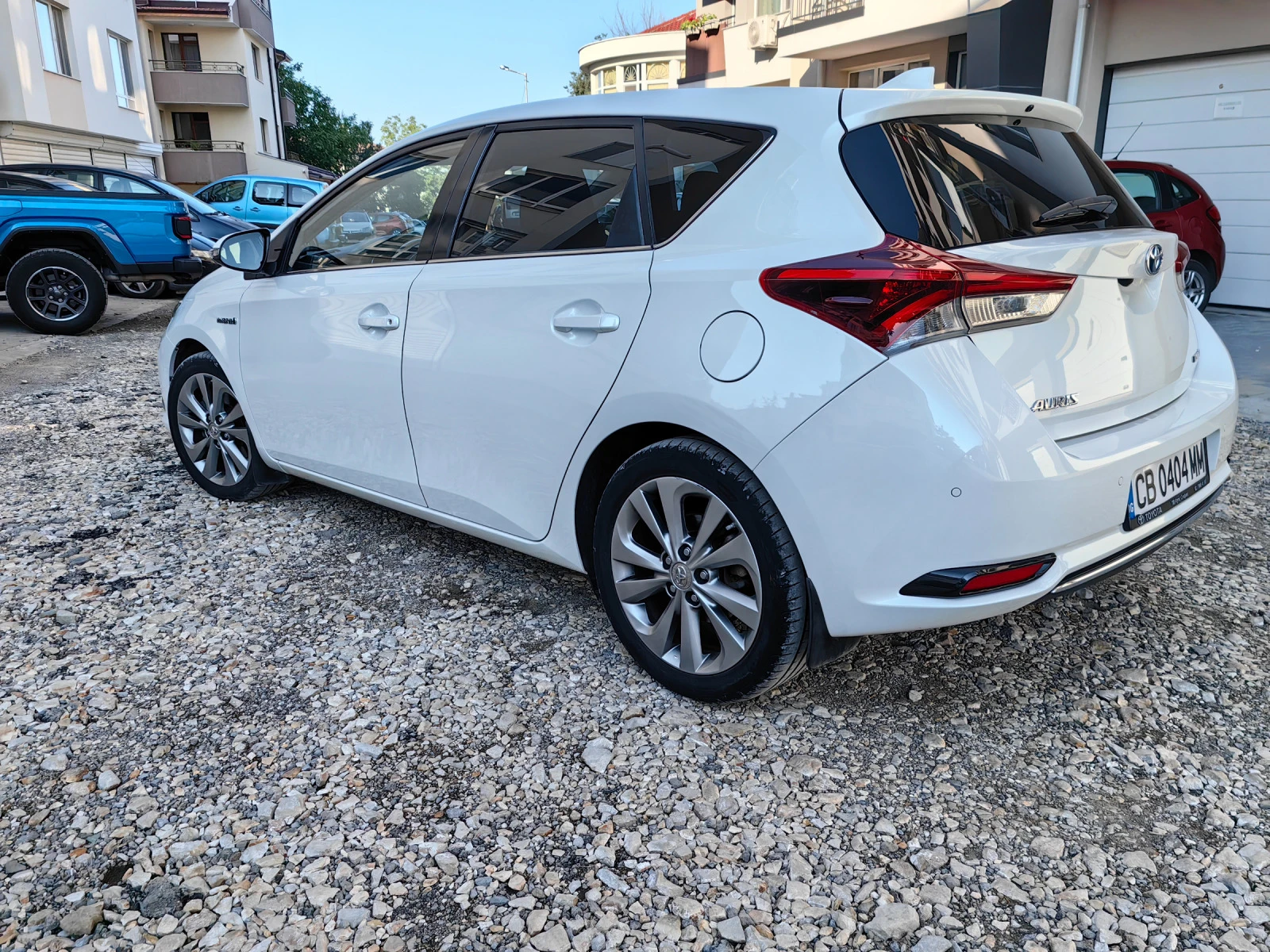 Toyota Auris 1.8 SOL HYBRID - изображение 6