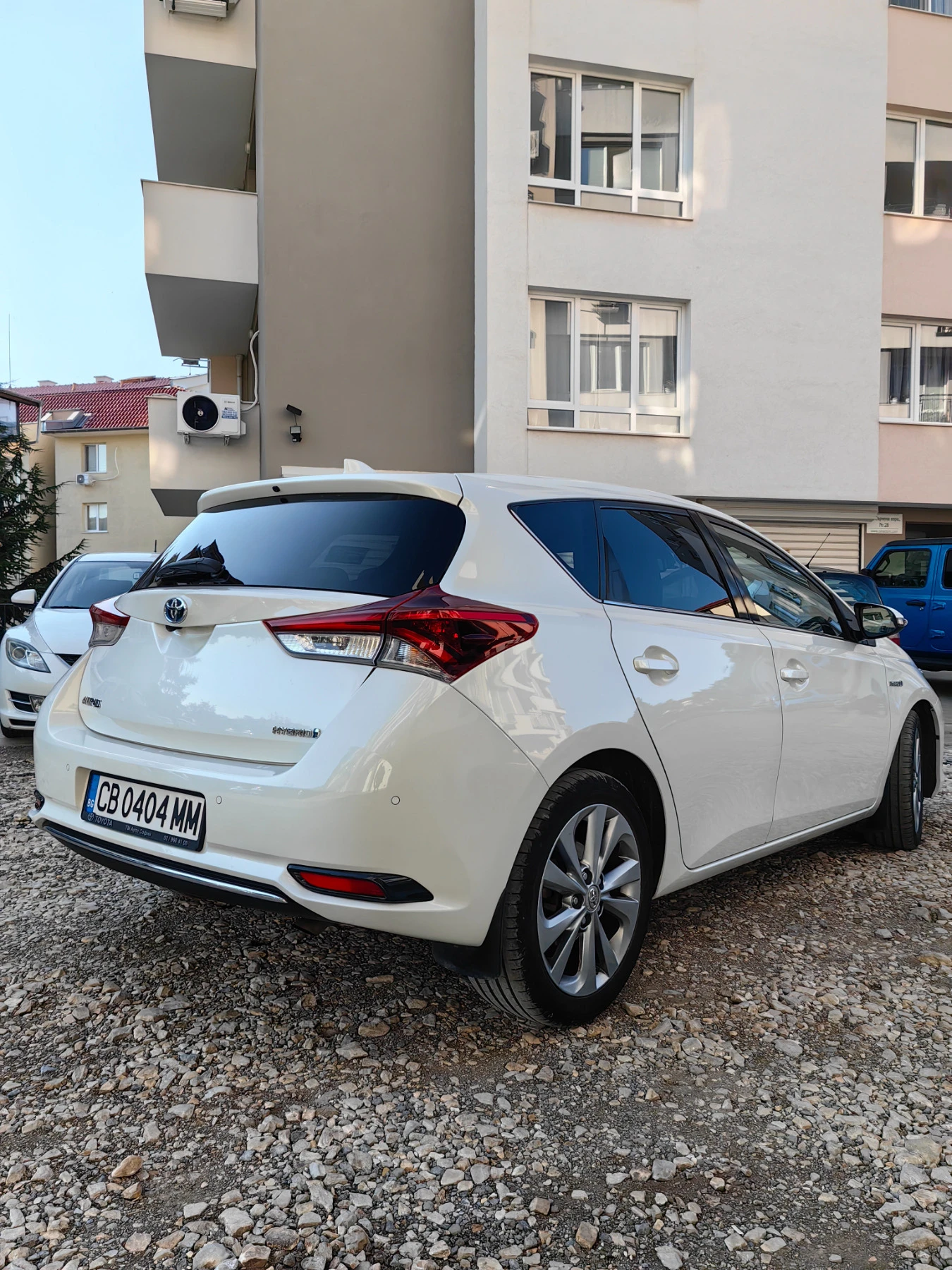 Toyota Auris 1.8 SOL HYBRID - изображение 4