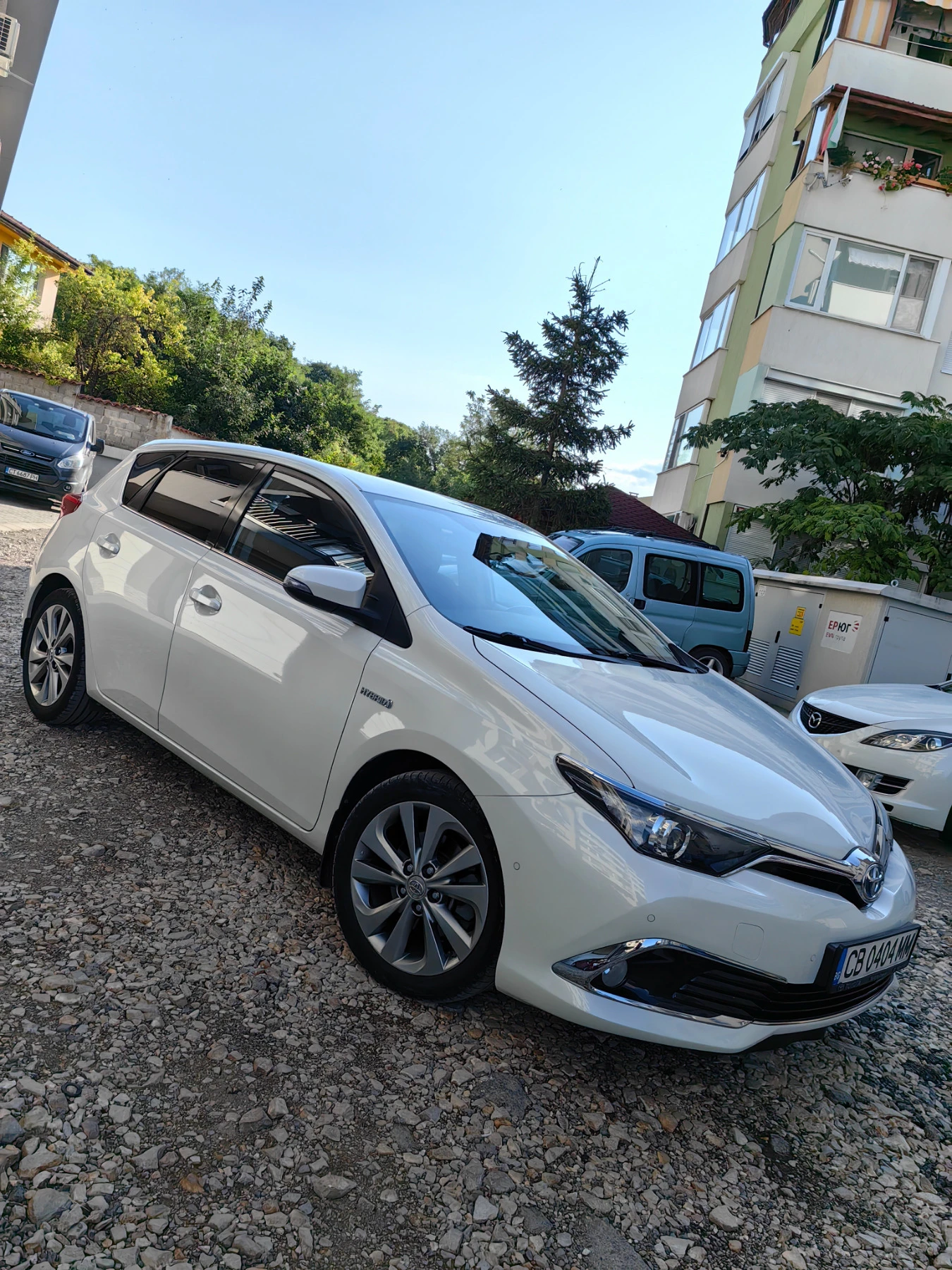 Toyota Auris 1.8 SOL HYBRID - изображение 2