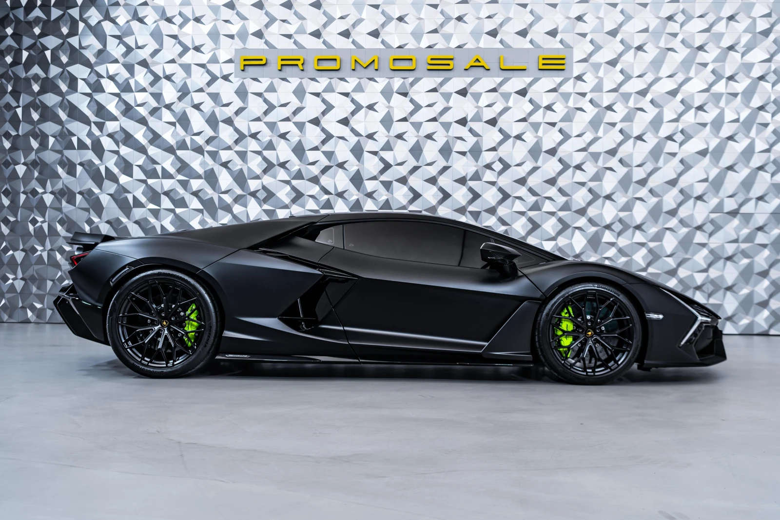 Lamborghini Revuelto Nero Nemesis - изображение 6