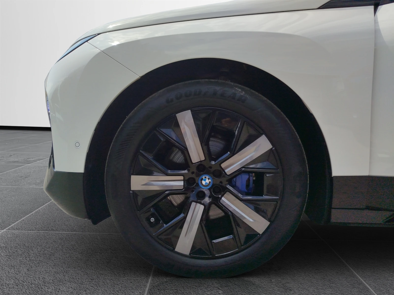 BMW iX xDrive40 - изображение 5
