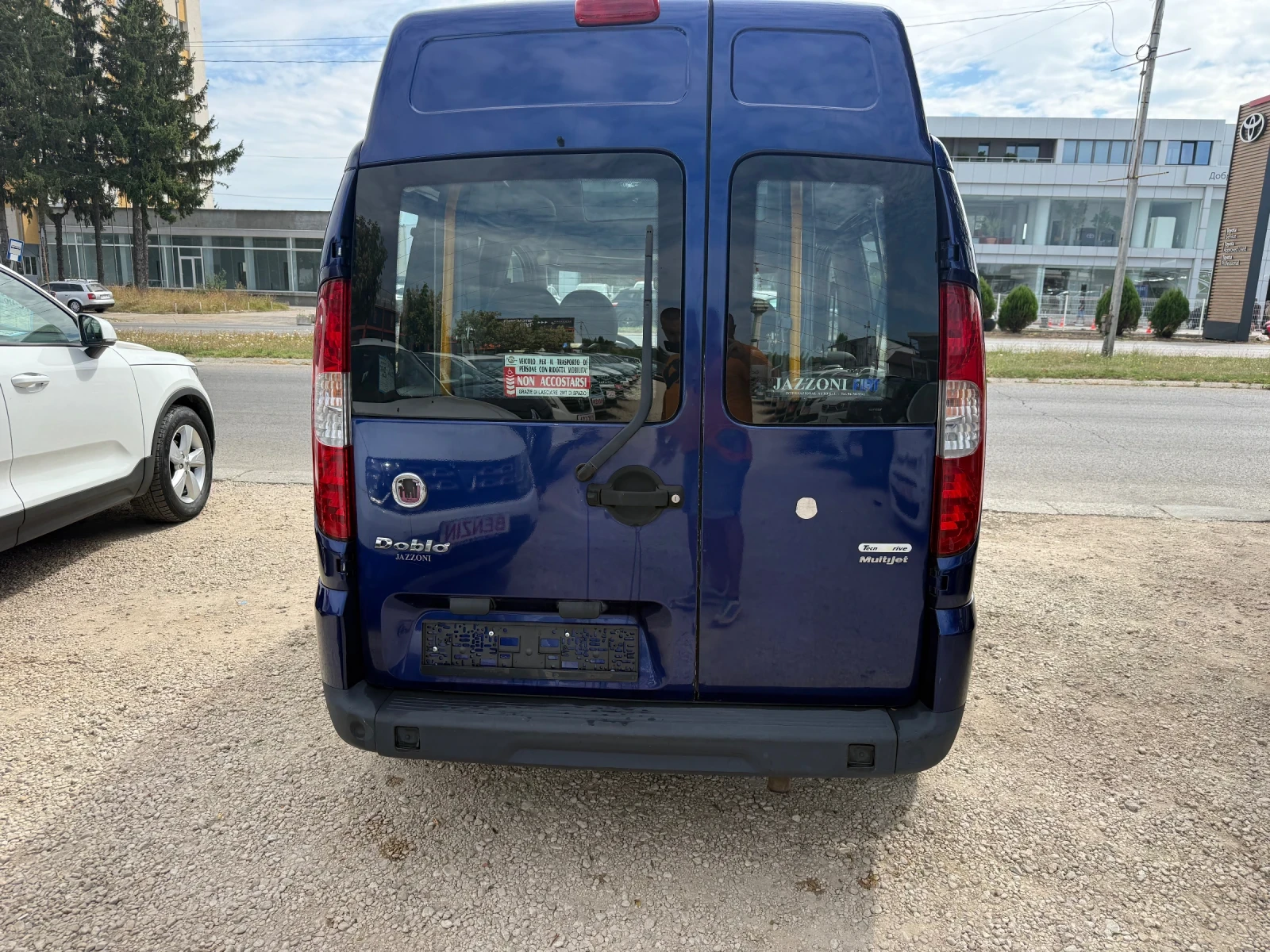 Fiat Doblo За хора с увреждания, снимка 4 - Автомобили и джипове - 51604911