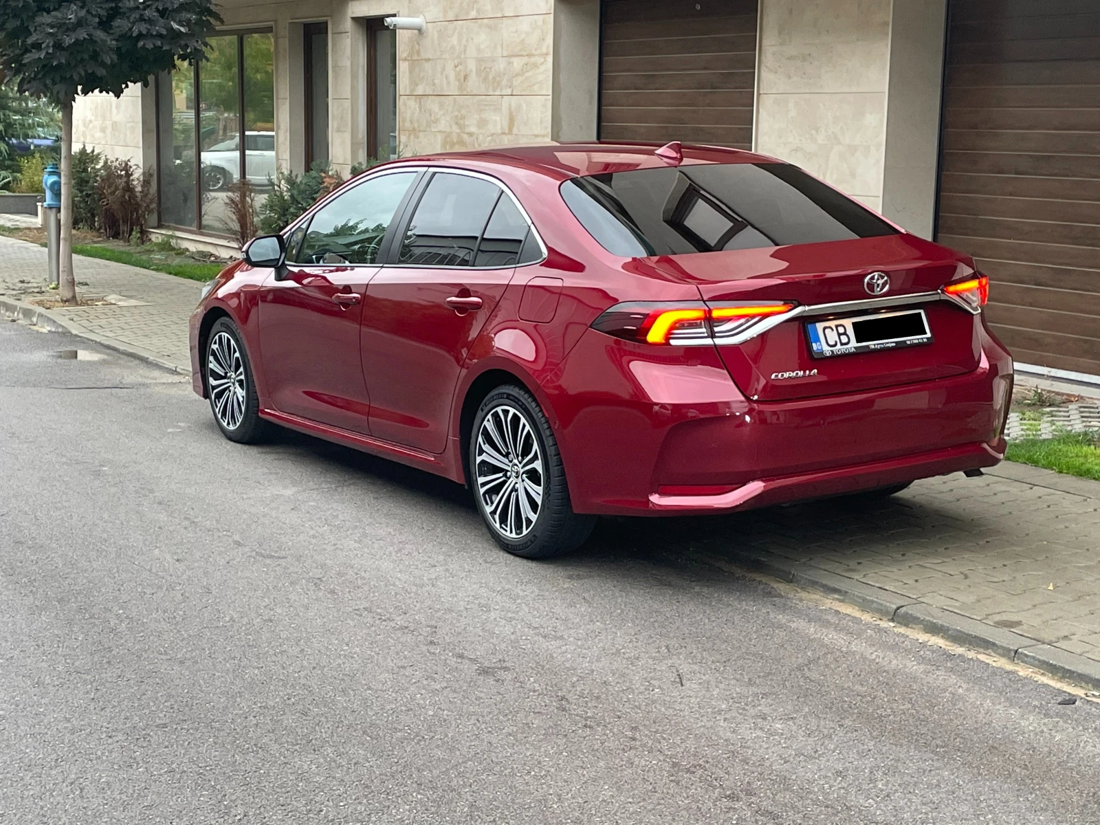 Toyota Corolla 1.6 CVT Luxury Plus- в Гаранция - изображение 4