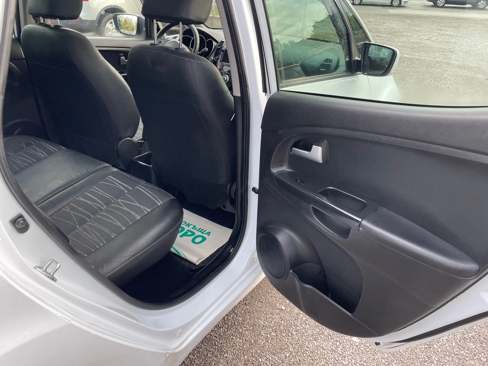 Kia Venga 1.4 BENZIN, PANORAMA, КАМЕРА , КОЖА, ПАРКТРОНИК | Mobile.bg — изображение 9