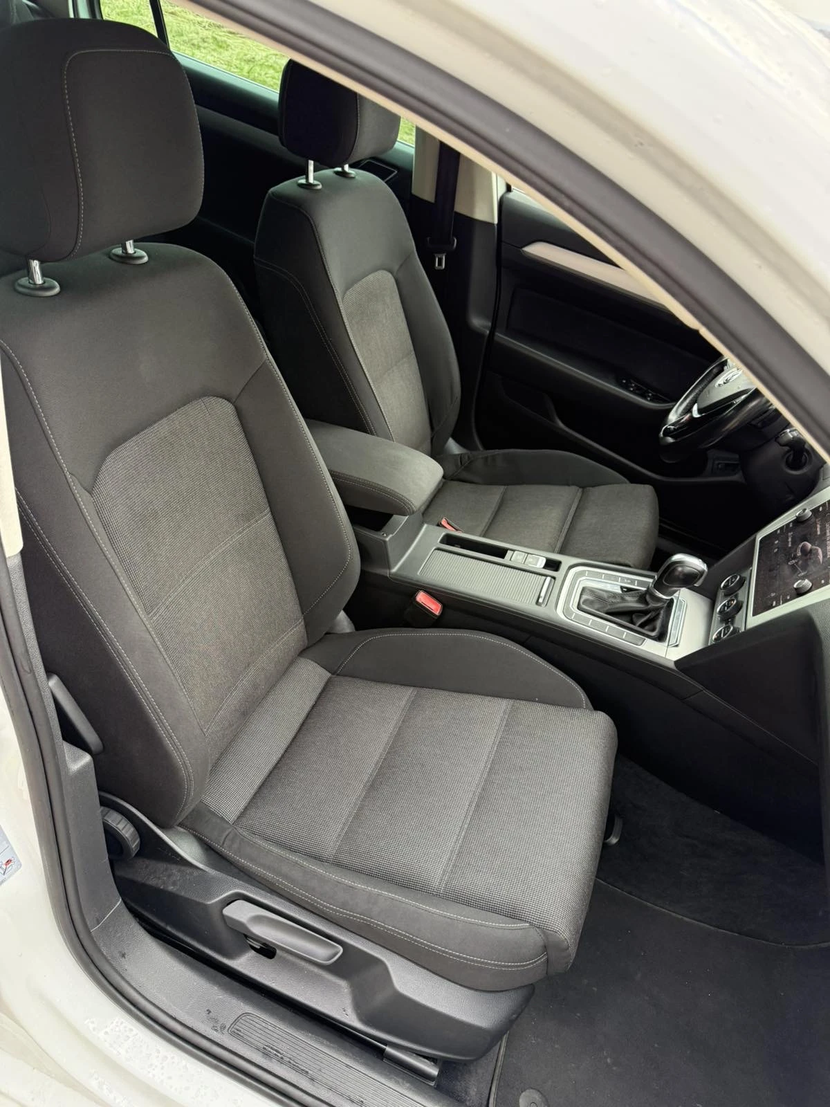 VW Passat 2.0 TDI, снимка 4 - Автомобили и джипове - 53391657