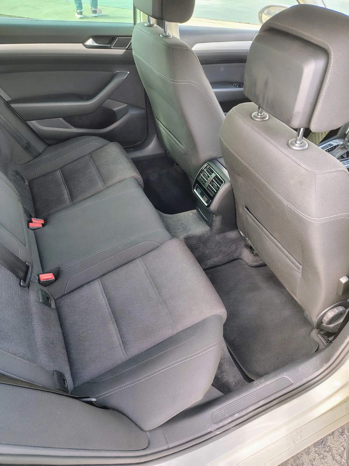 VW Passat 2.0 TDI, снимка 7 - Автомобили и джипове - 53391657