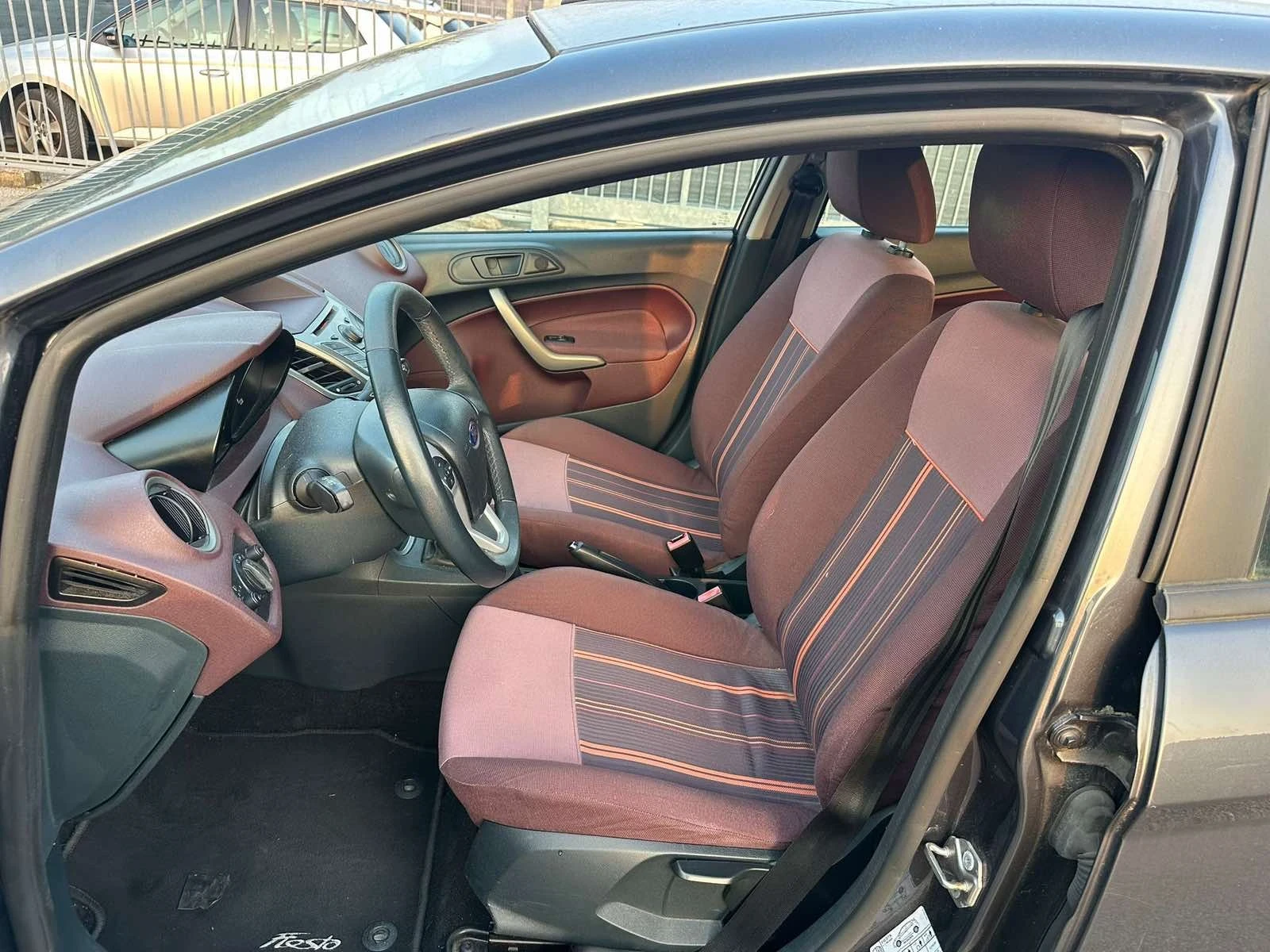 Ford Fiesta 1, 2i, снимка 11 - Автомобили и джипове - 53734054