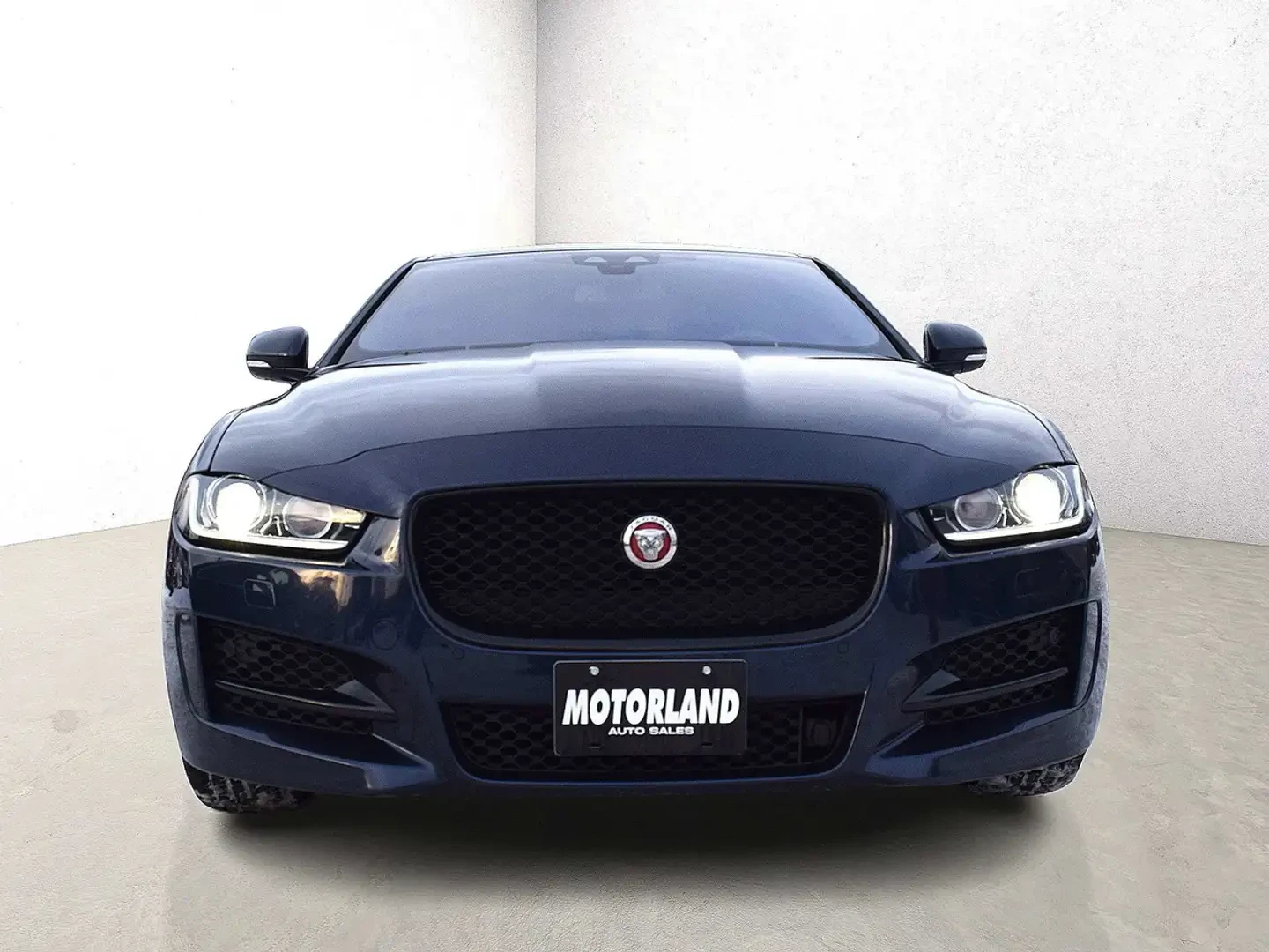 Jaguar XE 20d R-Sport AWD Diesel, снимка 2 - Автомобили и джипове - 54959953