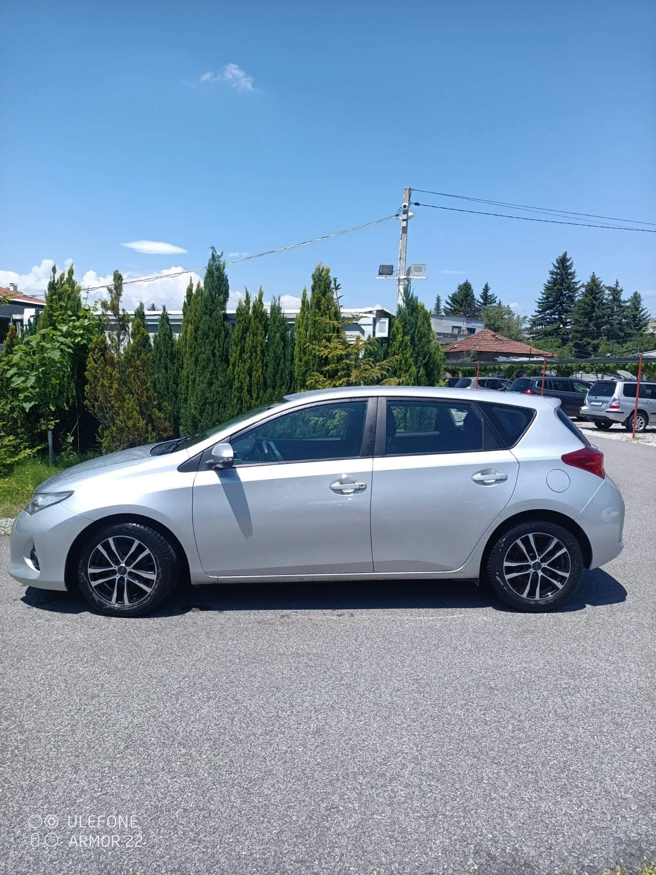 Toyota Auris 1.3i, снимка 15 - Автомобили и джипове - 54980864