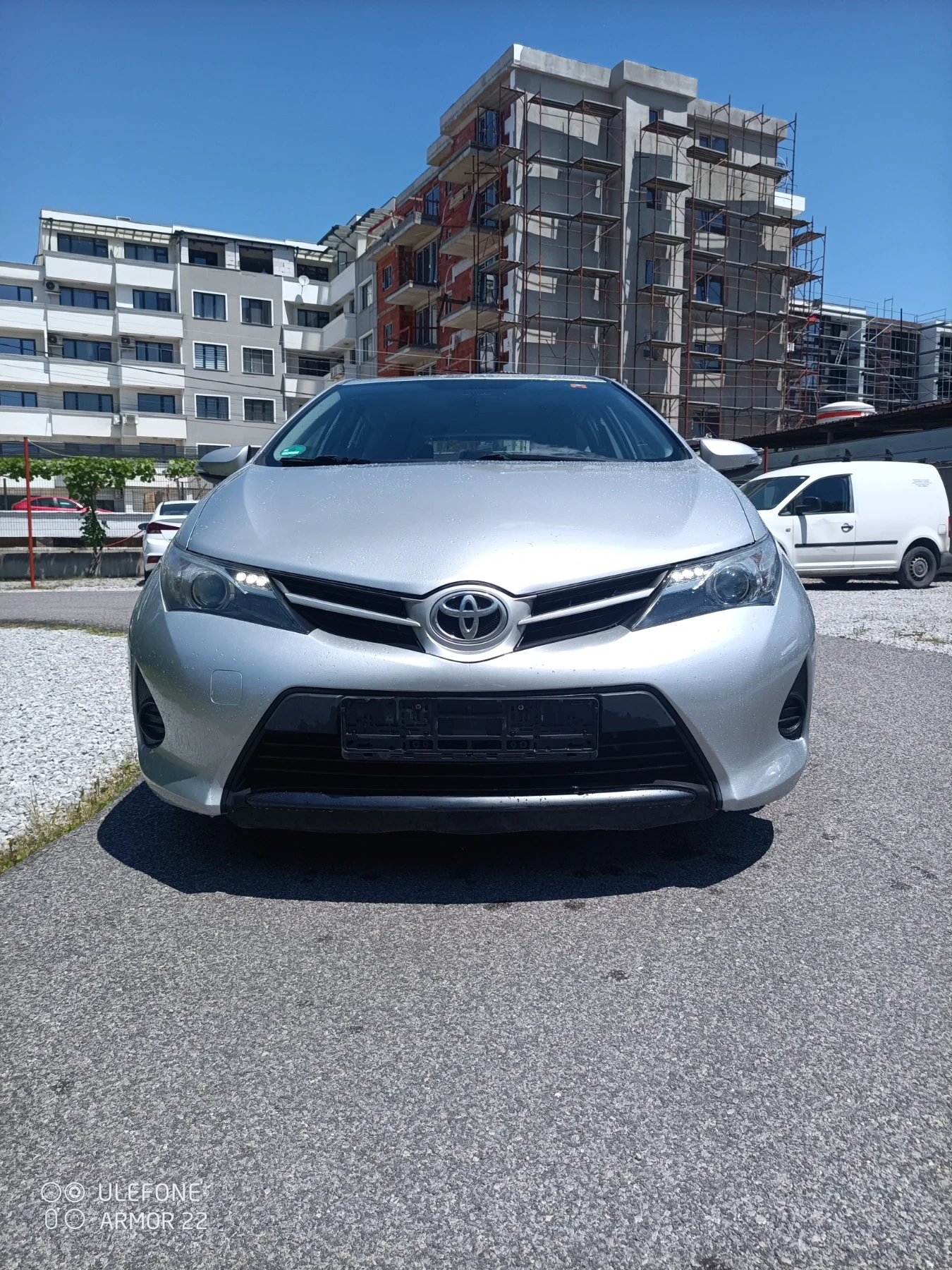 Toyota Auris 1.3i, снимка 2 - Автомобили и джипове - 54980864