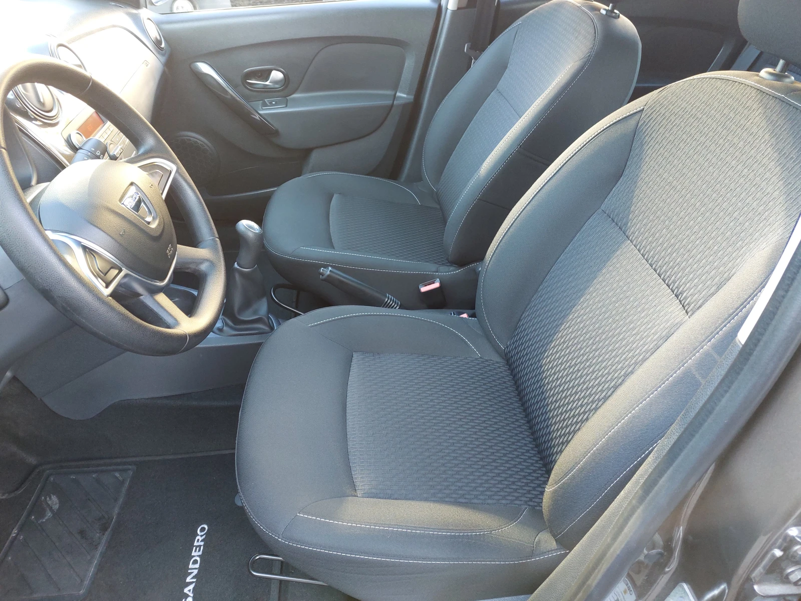 Dacia Sandero, снимка 9 - Автомобили и джипове - 55111586