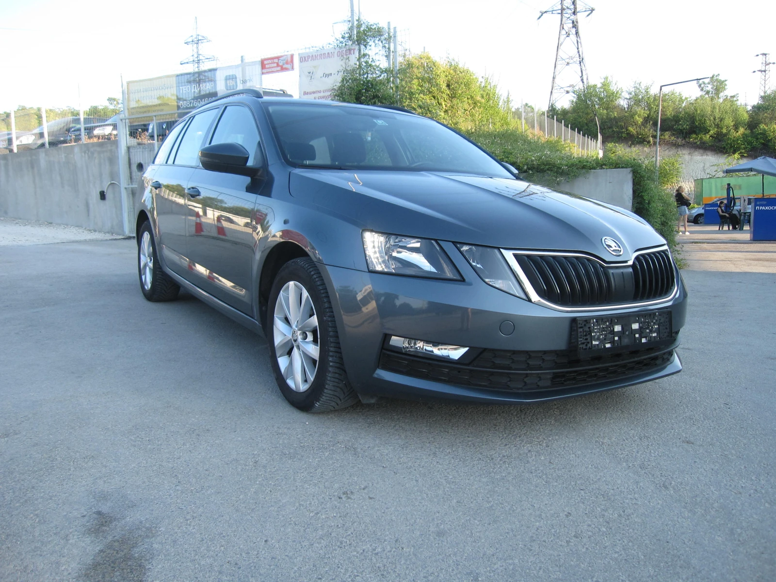 Skoda Octavia Автомат, 1, 6-TDI, NAVI, Дистроник, снимка 2 - Автомобили и джипове - 55606996