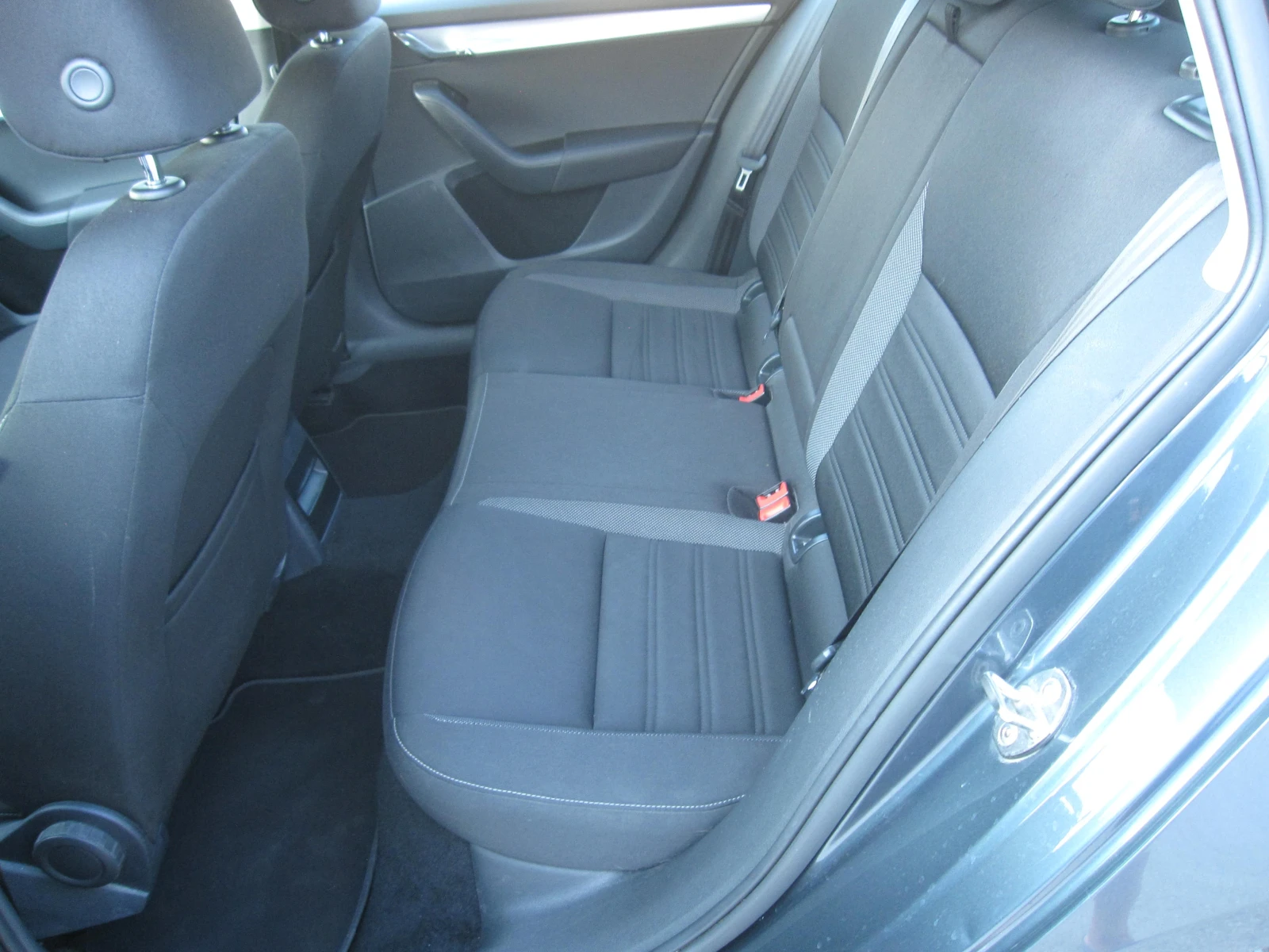 Skoda Octavia Автомат, 1, 6-TDI, NAVI, Дистроник, снимка 12 - Автомобили и джипове - 55606996