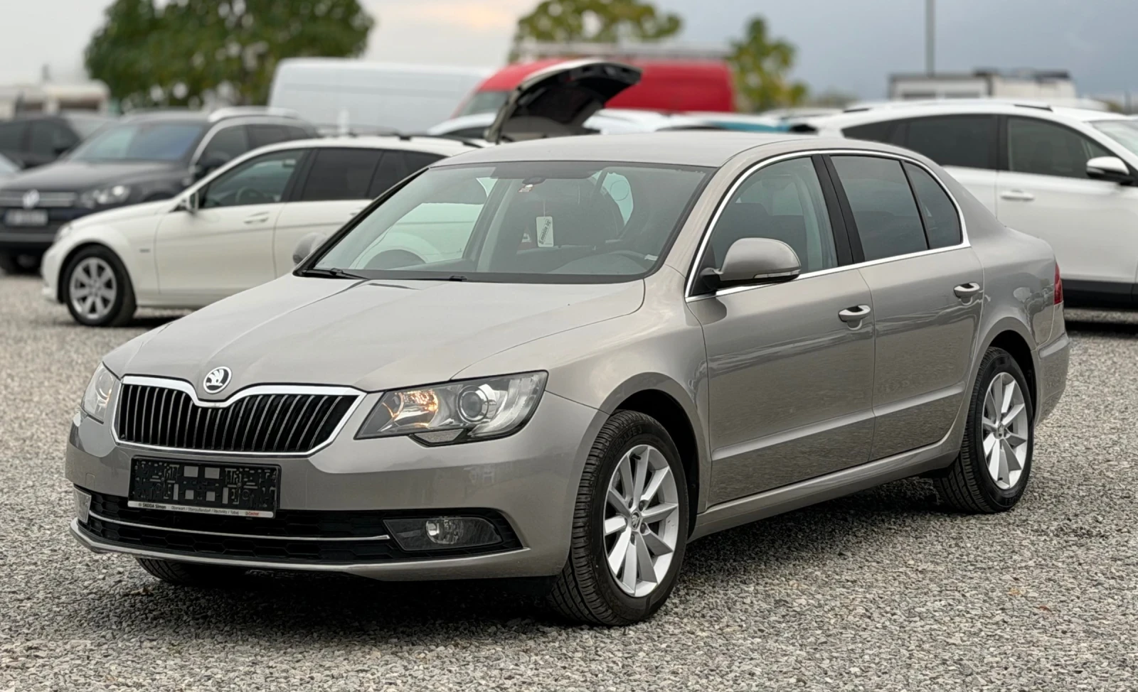 Skoda Superb 1.6TDi 105к.с * Навигация* * Климатроник* 