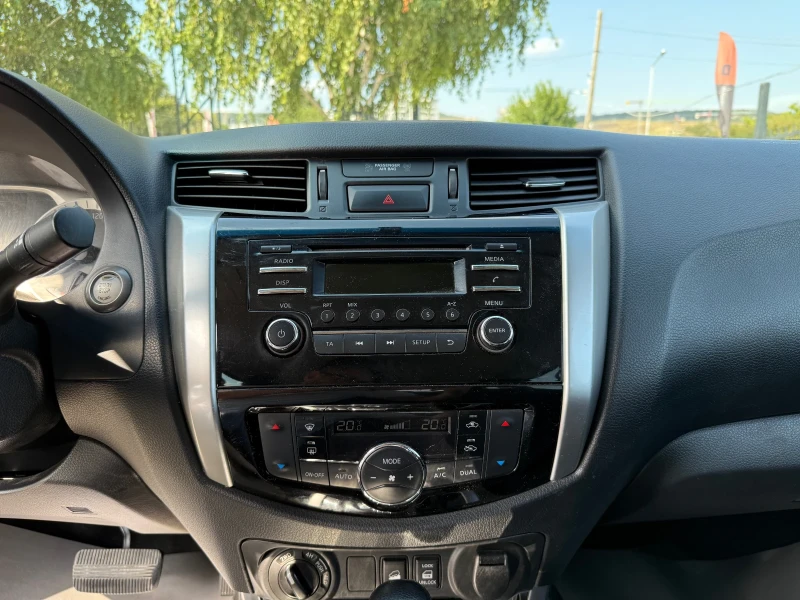 Nissan Navara 2.3 dci Automat 4x4 Tekna, снимка 13 - Автомобили и джипове - 51409382