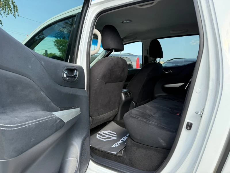 Nissan Navara 2.3 dci Automat 4x4 Tekna, снимка 12 - Автомобили и джипове - 51409382