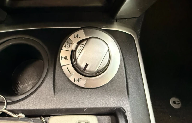 Toyota 4runner LIMITED * * 7 МЕСТА * * CARFAX * * АВТО КРЕДИТ * *, снимка 14 - Автомобили и джипове - 52787383