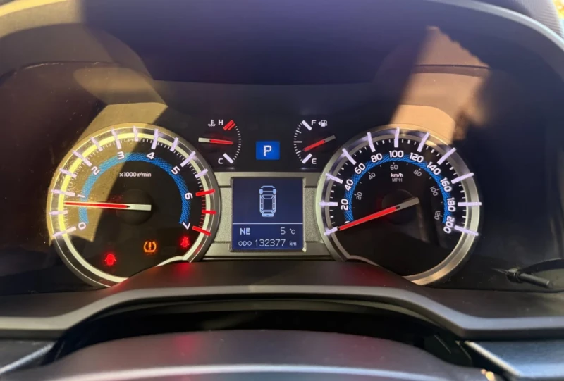 Toyota 4runner LIMITED * * 7 МЕСТА * * CARFAX * * АВТО КРЕДИТ * *, снимка 12 - Автомобили и джипове - 52787383