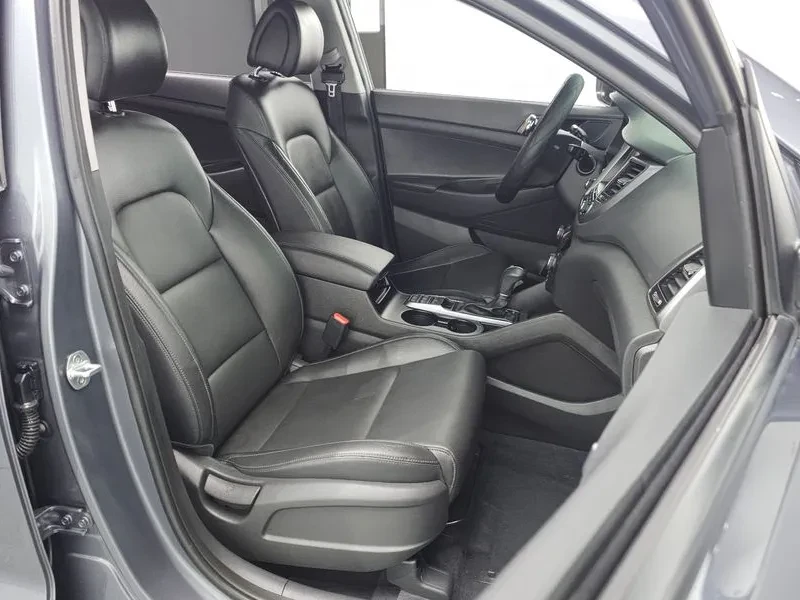 Hyundai Tucson 2.0 CRDi, снимка 10 - Автомобили и джипове - 54258401