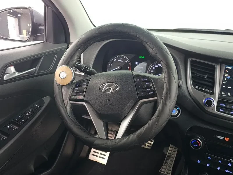Hyundai Tucson 2.0 CRDi, снимка 13 - Автомобили и джипове - 54258401
