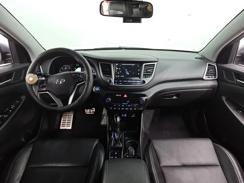 Hyundai Tucson 2.0 CRDi, снимка 7 - Автомобили и джипове - 54258401