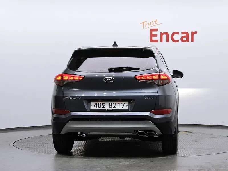 Hyundai Tucson 2.0 CRDi, снимка 4 - Автомобили и джипове - 54258401