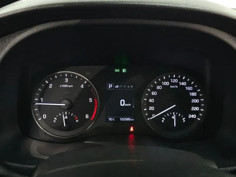 Hyundai Tucson 2.0 CRDi, снимка 8 - Автомобили и джипове - 54258401