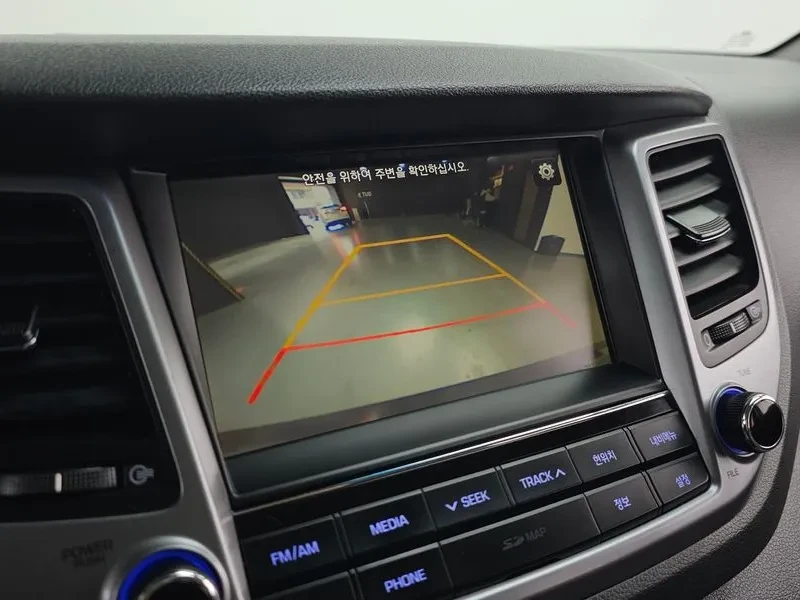 Hyundai Tucson 2.0 CRDi, снимка 15 - Автомобили и джипове - 54258401