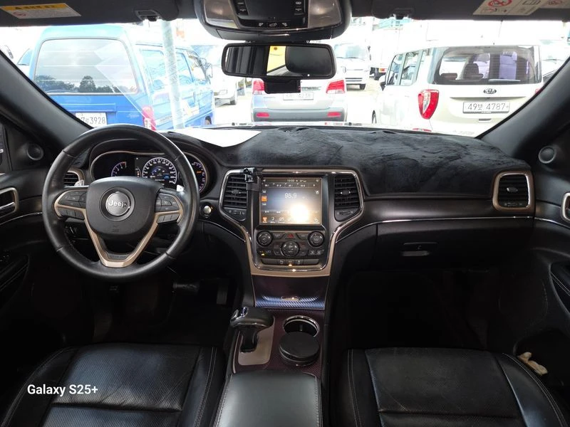 Jeep Cherokee 3.6 Limited| 295к.с.| ВКЛ.ТЕХНОТЕСТ, снимка 8 - Автомобили и джипове - 55644243