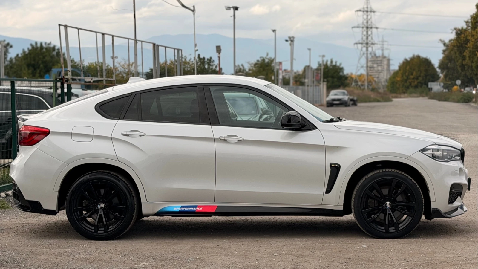 BMW X6 M50D= XDRIVE= M-PERFORMANCE= AERO PACK= HUD= SOFT  - изображение 4