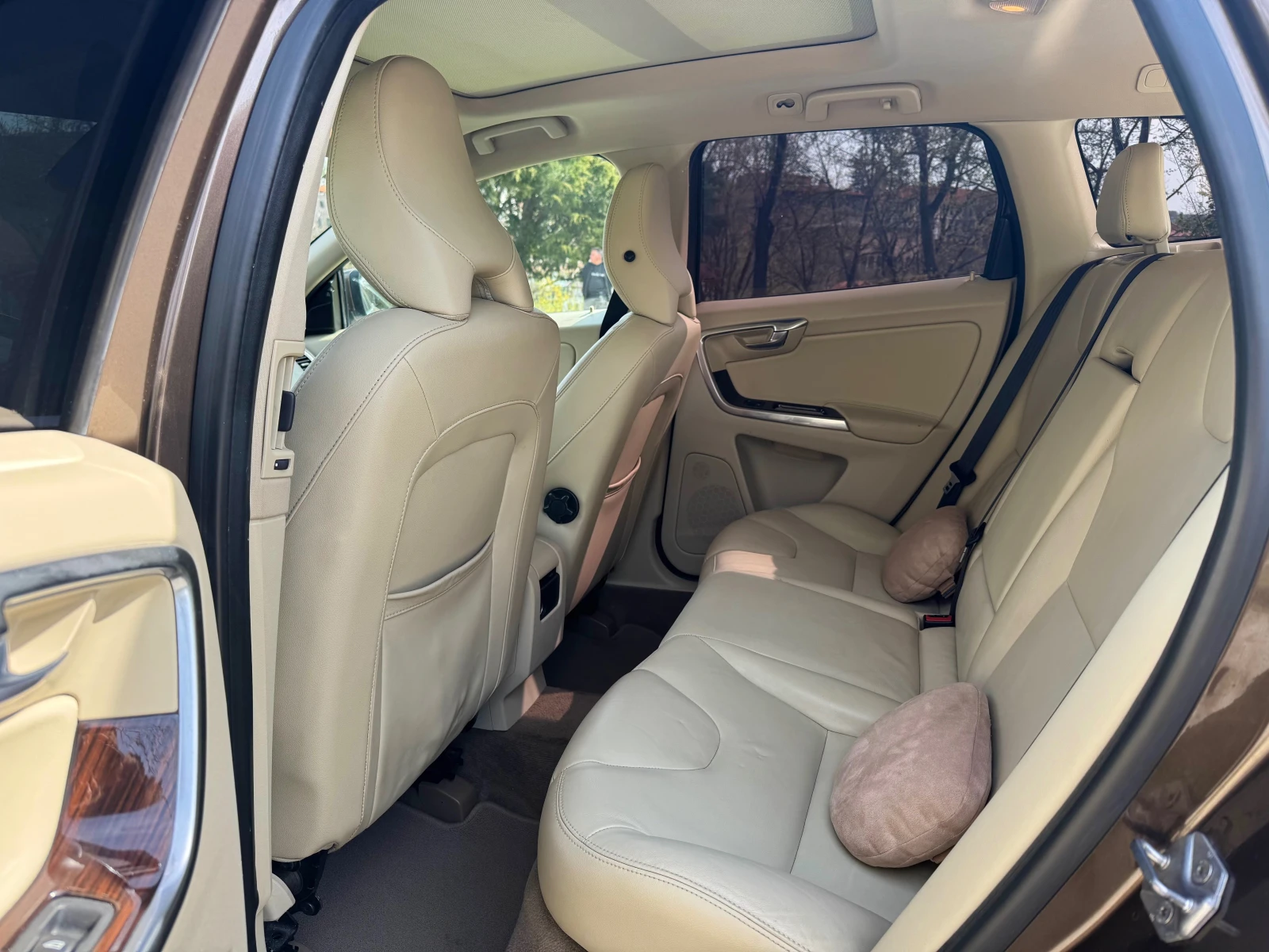 Volvo XC60 3.0 T6 AWD 304 к.с. , снимка 13 - Автомобили и джипове - 54238521