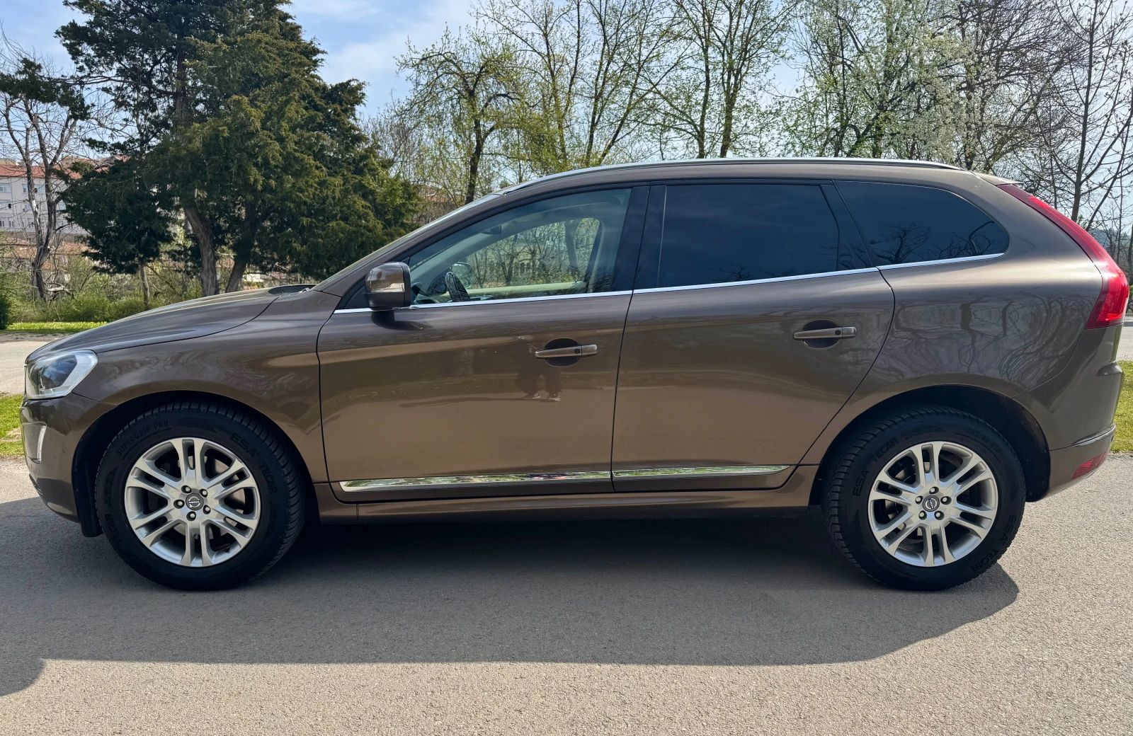 Volvo XC60 3.0 T6 AWD 304 к.с. , снимка 8 - Автомобили и джипове - 54238521