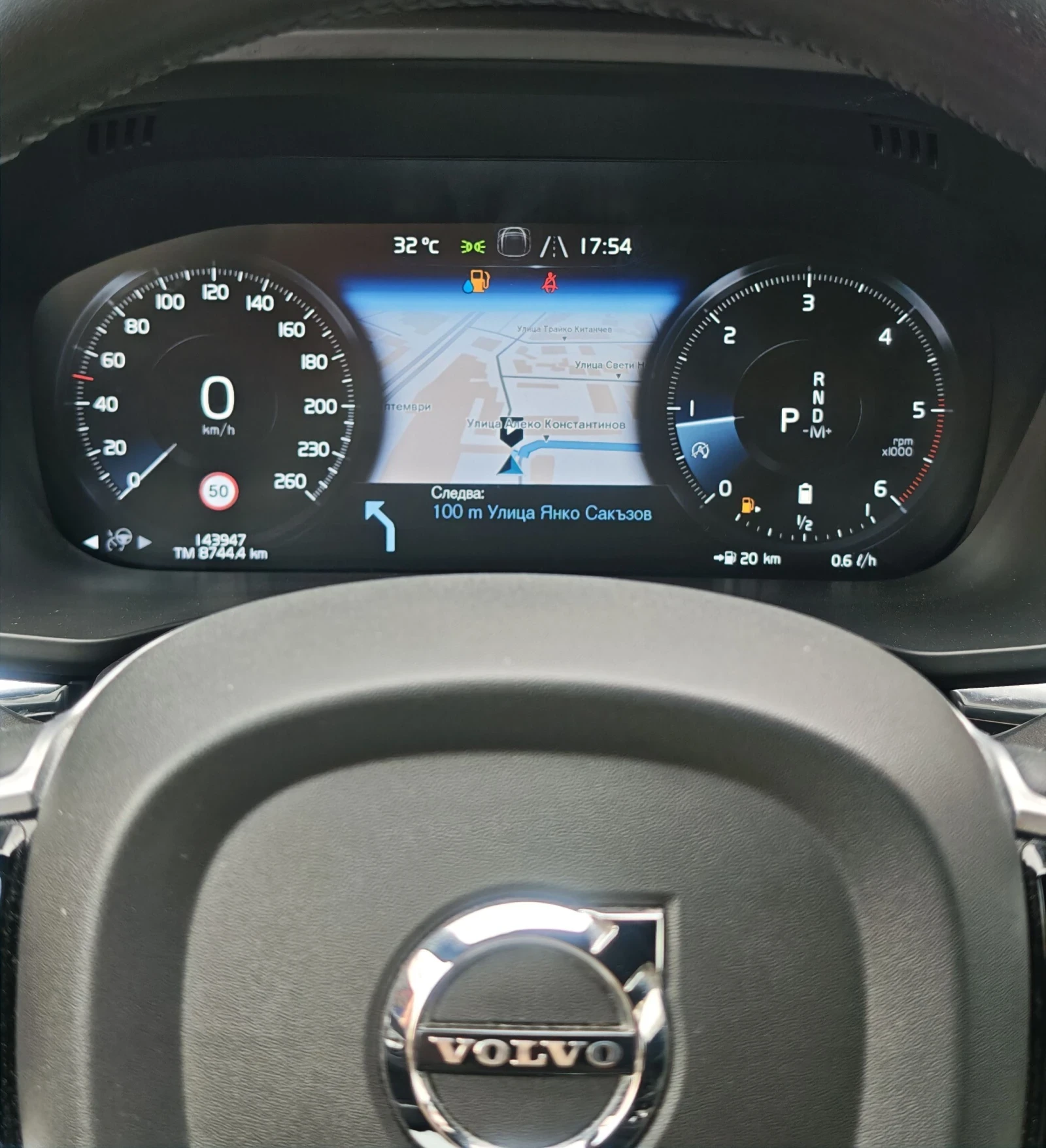 Volvo XC60 B4, HYBRID, AWD, КАМЕРА, ПОДГРЕВ, ДИСТРОНИК!ФУЛ!, снимка 11 - Автомобили и джипове - 55381959