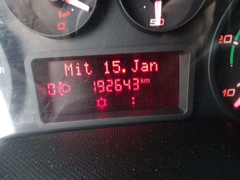 Iveco 35s15 3.0HPI  КАТ. * Б* * КЛИМАТРОНИК* * , снимка 14 - Бусове и автобуси - 53212547