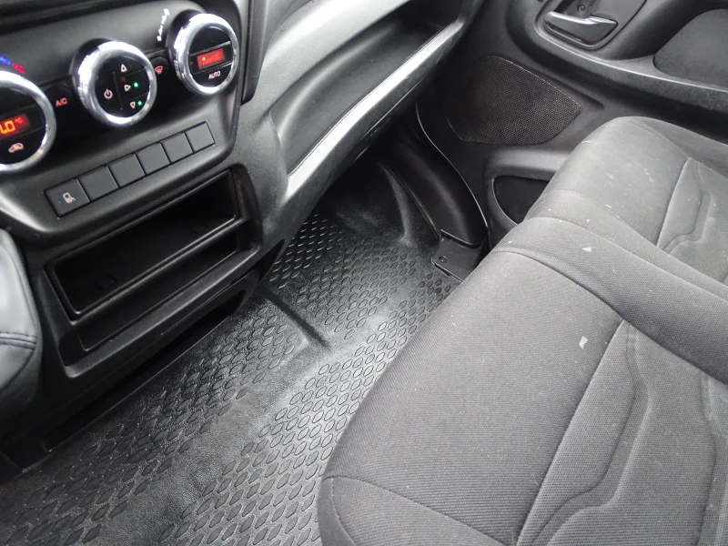 Iveco 35s15 3.0HPI  КАТ. * Б* * КЛИМАТРОНИК* * , снимка 13 - Бусове и автобуси - 53212547