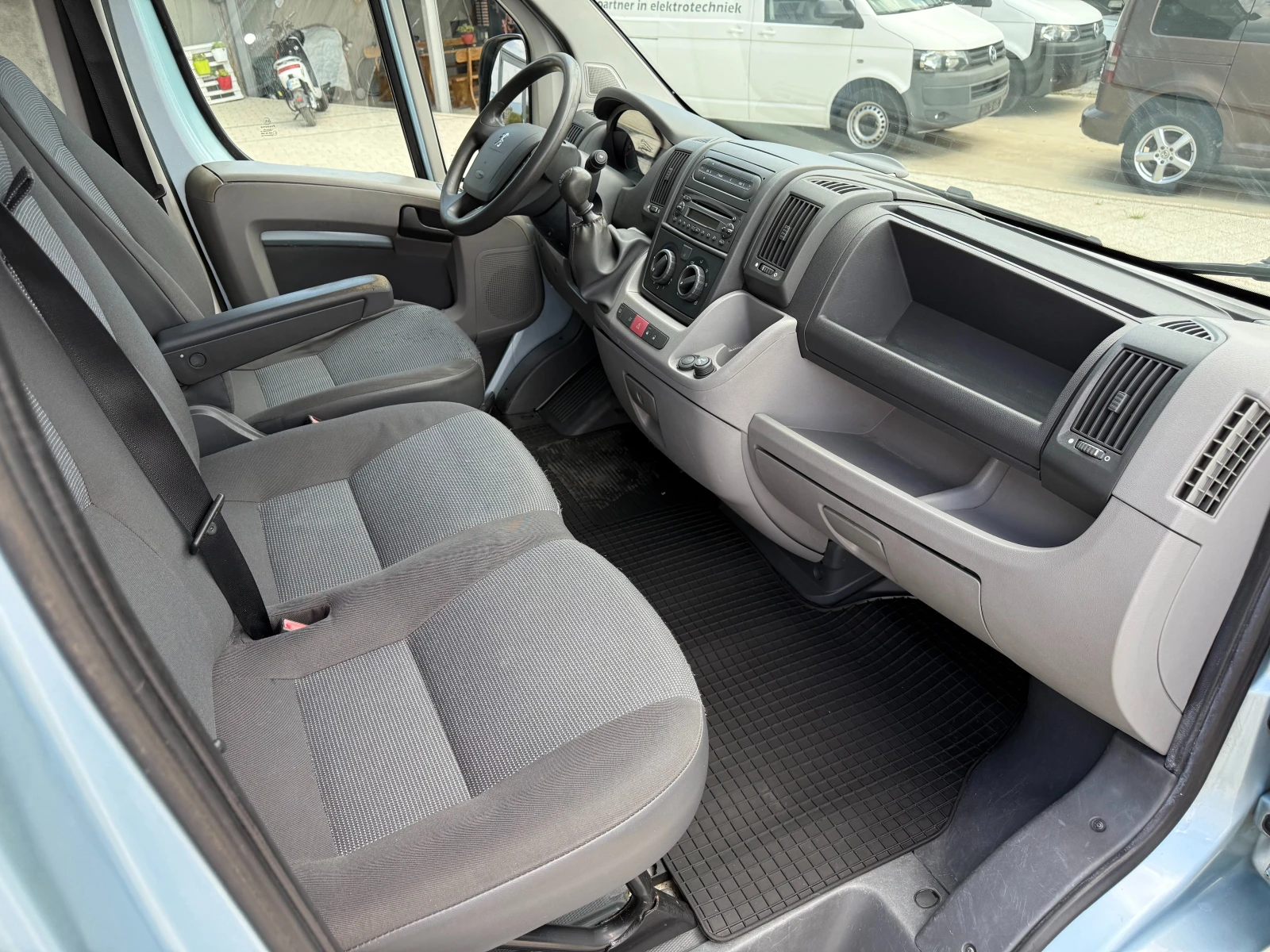 Peugeot Boxer 2.2HDI L1H1 Клима - изображение 7