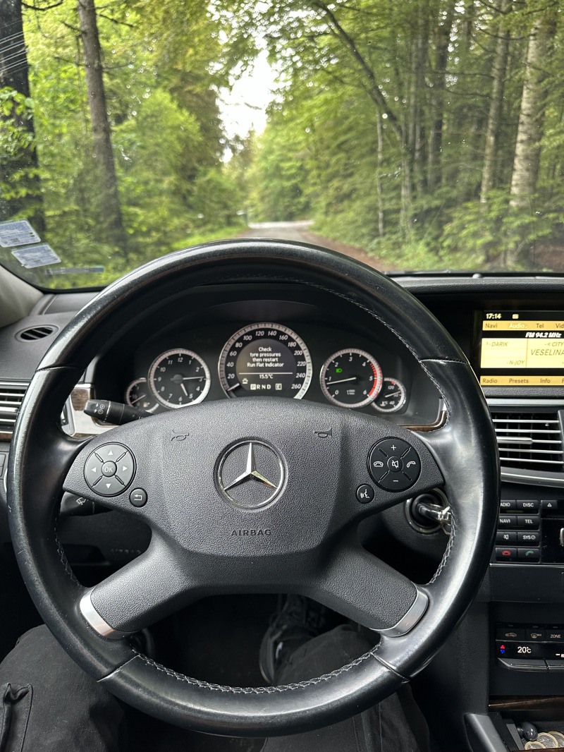 Mercedes-Benz E 200, снимка 10 - Автомобили и джипове - 45810378