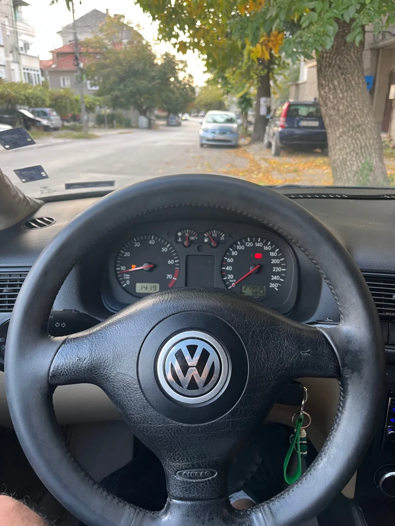 VW Golf 1.6 SR, снимка 5 - Автомобили и джипове - 47559300