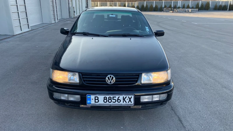 VW Passat 100%РЕАЛНИ КИЛОМЕТРИ  КЛИМАТИК, снимка 2 - Автомобили и джипове - 49277434