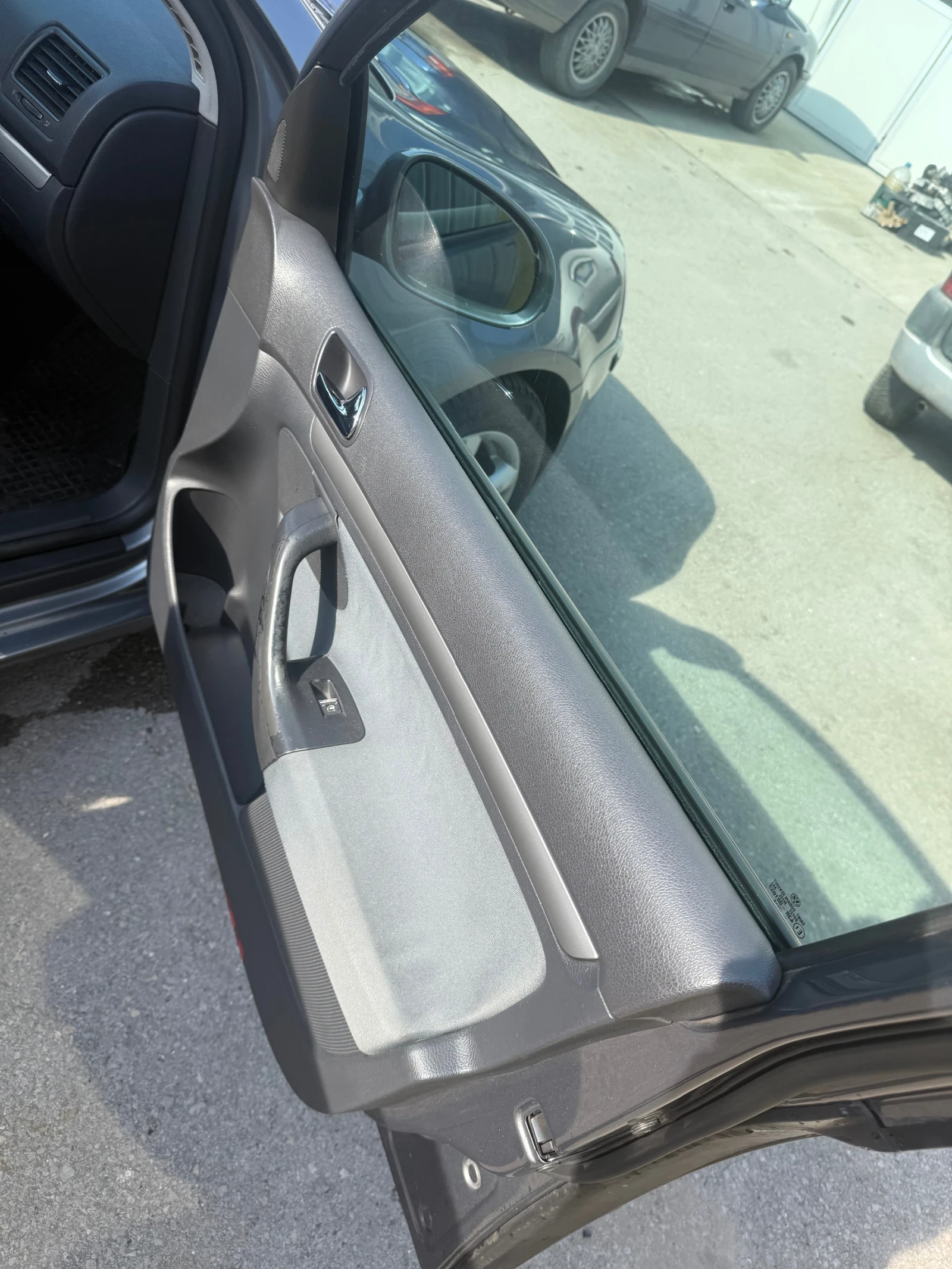 VW Golf, снимка 17 - Автомобили и джипове - 53745581