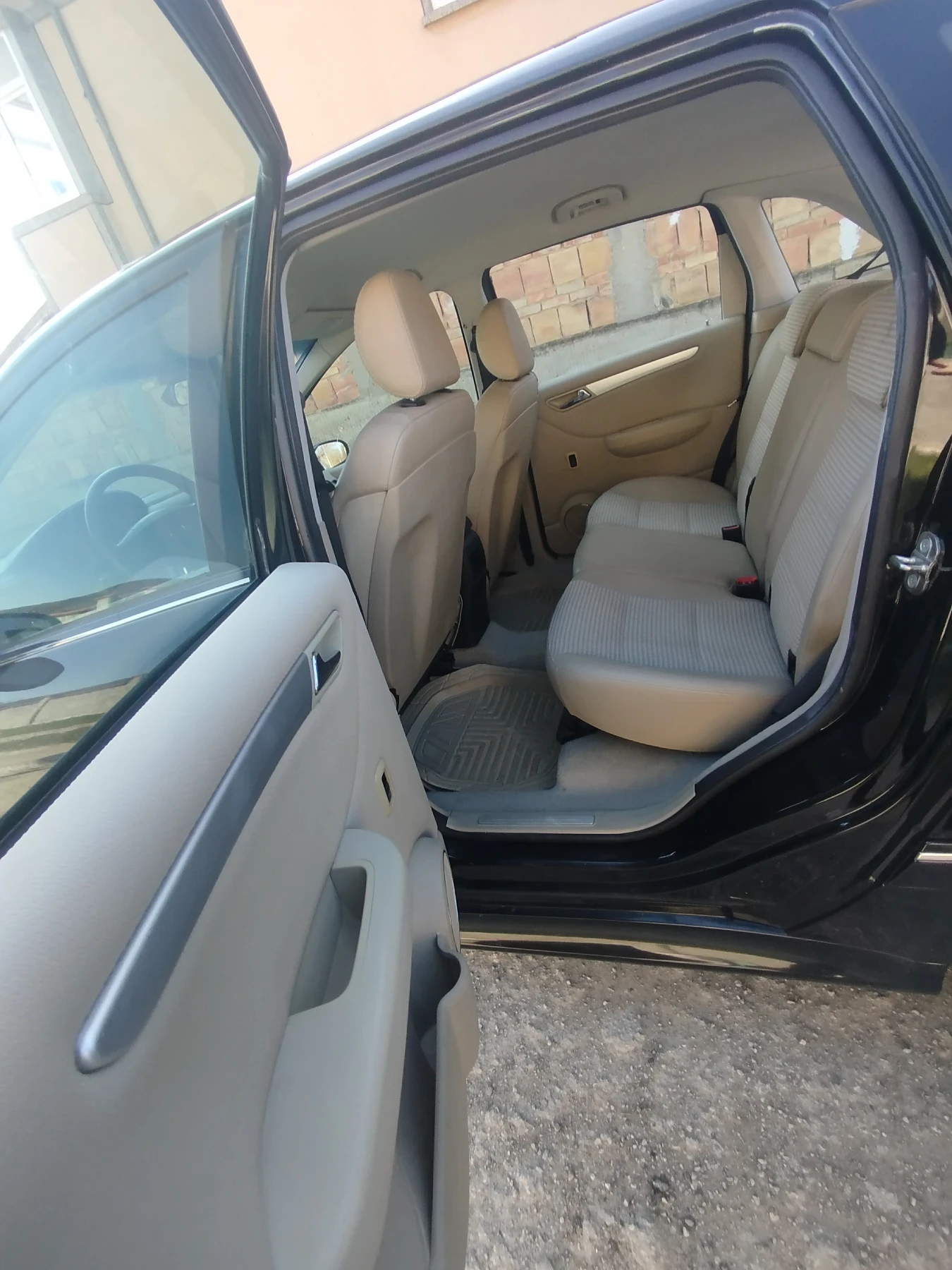 Mercedes-Benz B 180, снимка 2 - Автомобили и джипове - 53843762