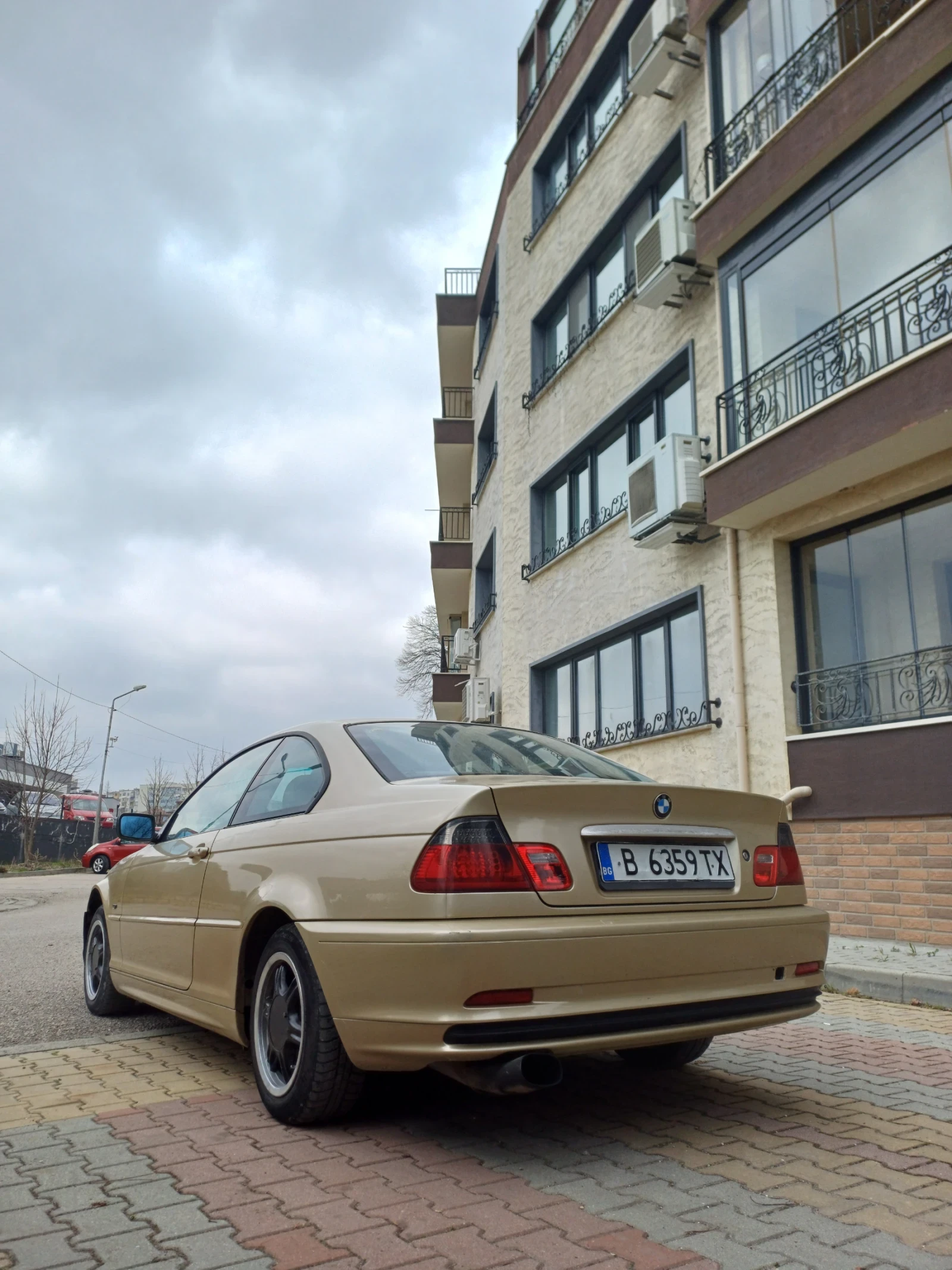 BMW 320, снимка 5 - Автомобили и джипове - 53913173