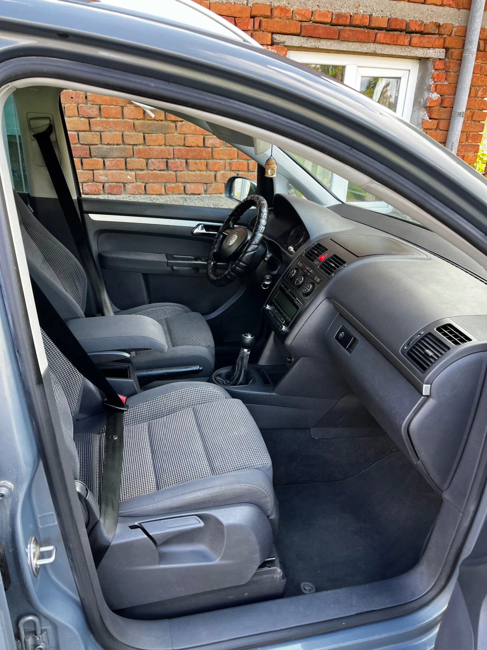 VW Touran 1.9/105 7местен, снимка 13 - Автомобили и джипове - 54756476