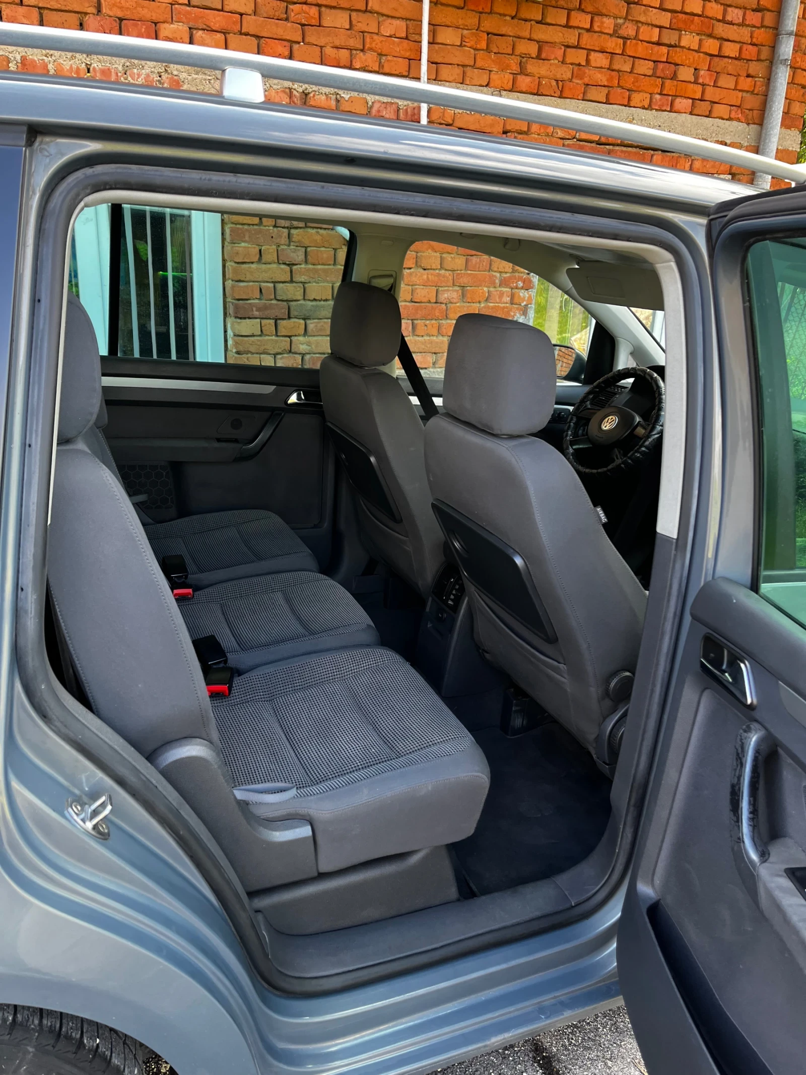 VW Touran 1.9/105 7местен, снимка 12 - Автомобили и джипове - 54756476