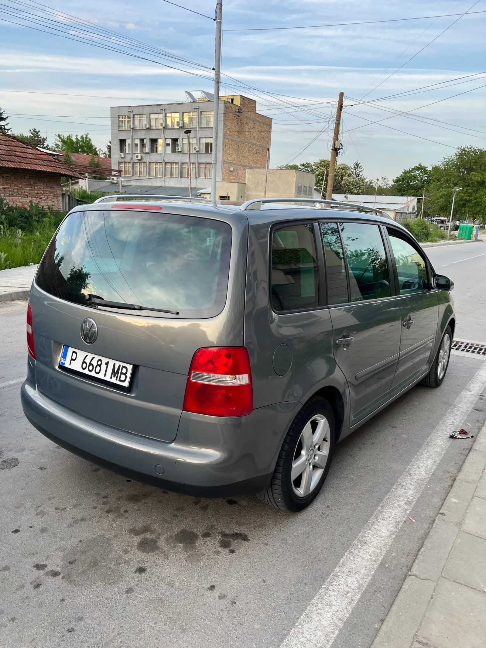 VW Touran 1.9/105 7местен, снимка 7 - Автомобили и джипове - 54756476