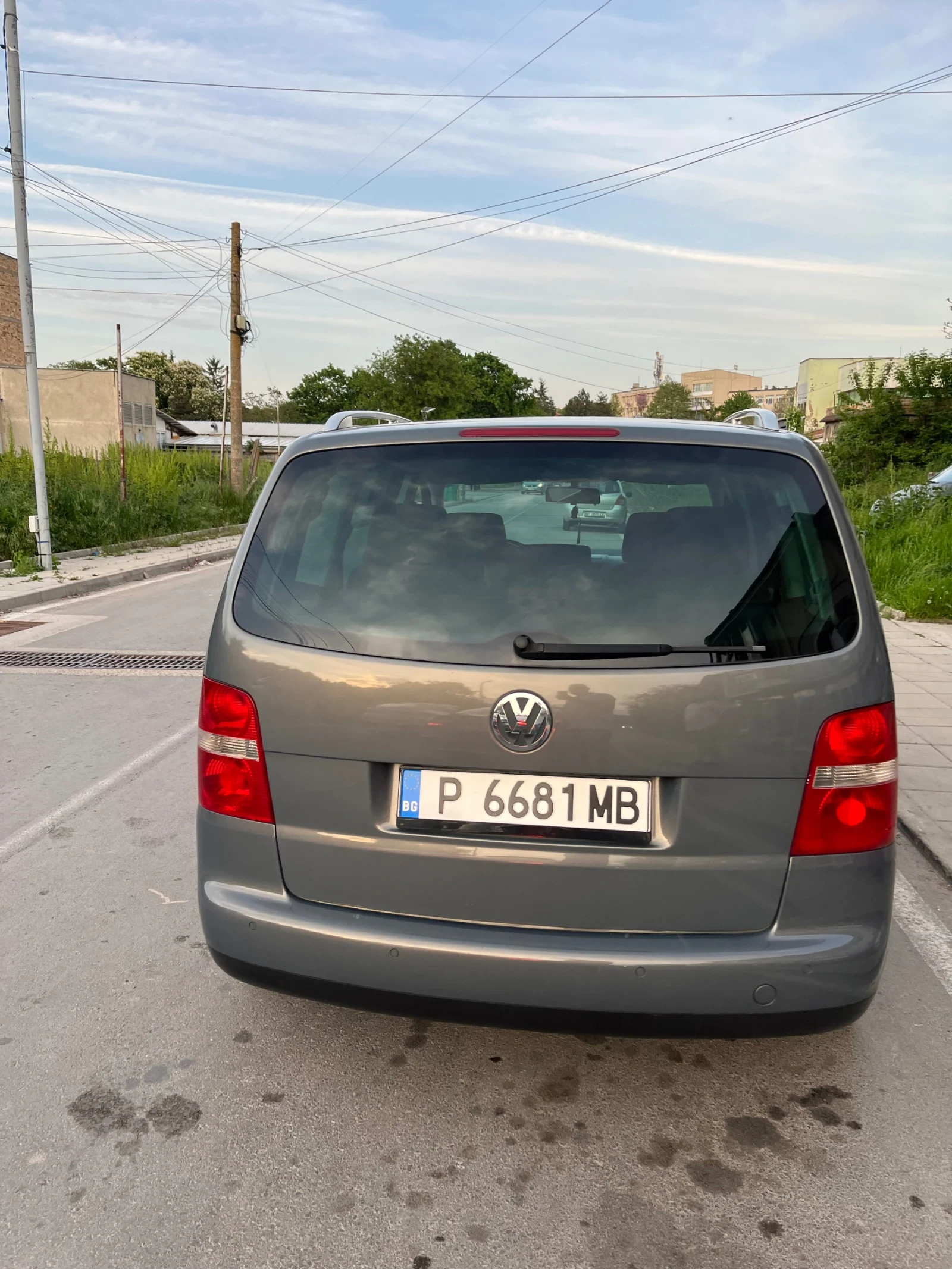 VW Touran 1.9/105 7местен, снимка 6 - Автомобили и джипове - 54756476
