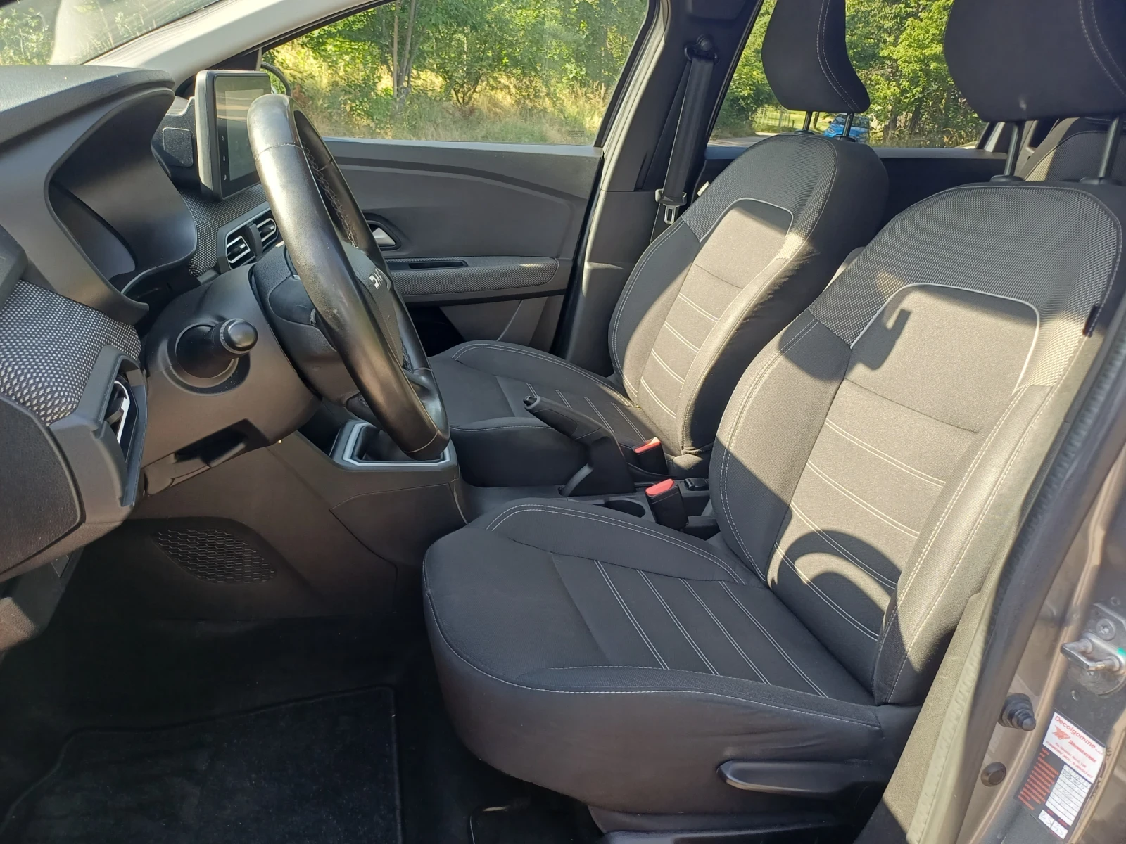 Dacia Jogger 1.0 i GPL, снимка 9 - Автомобили и джипове - 55091651