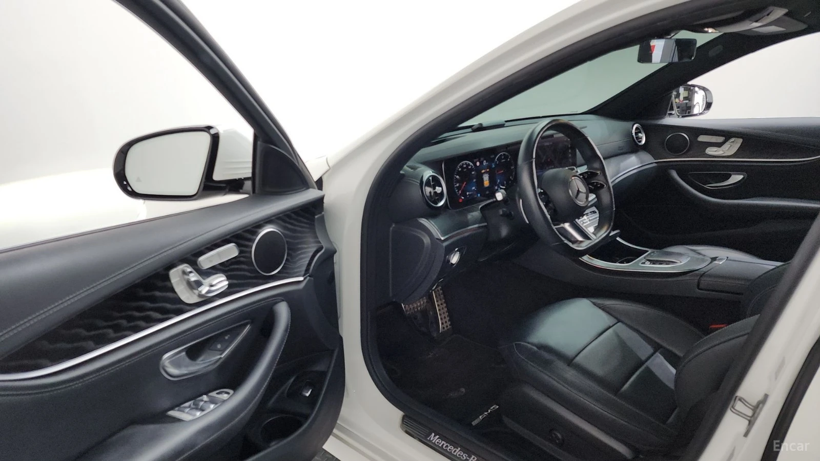 Mercedes-Benz E 220 ПАМЕТ* 360 КАМЕРА* HEADUP* ДИСТРОНИК* , снимка 10 - Автомобили и джипове - 55459742